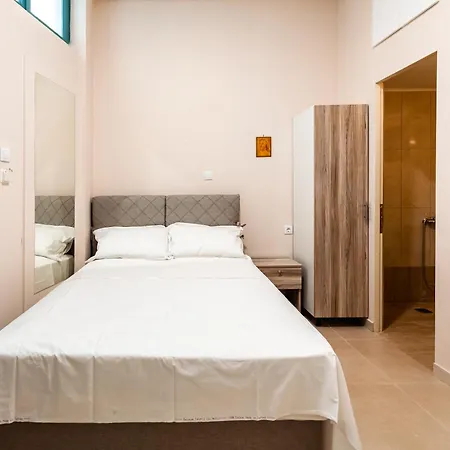 στούντιο στη στοά βαρβουτσή#9