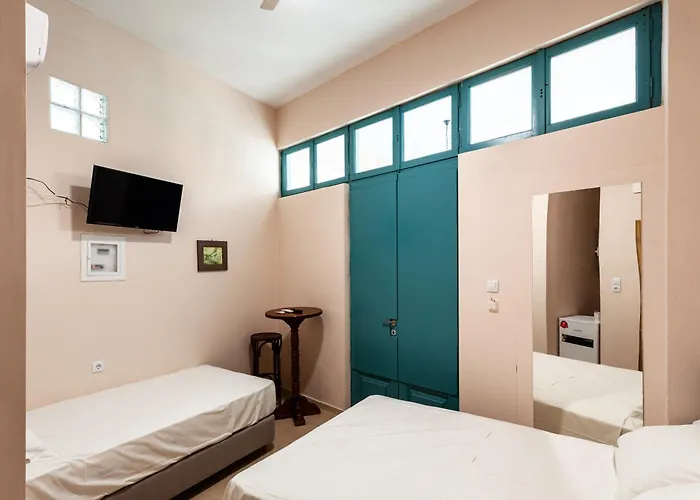 στούντιο στη στοά βαρβουτσή#9 * Kalamáta